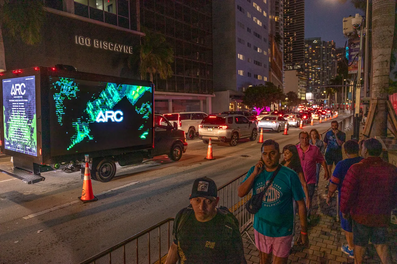 LED truck carrying a Auris campaign in Miami