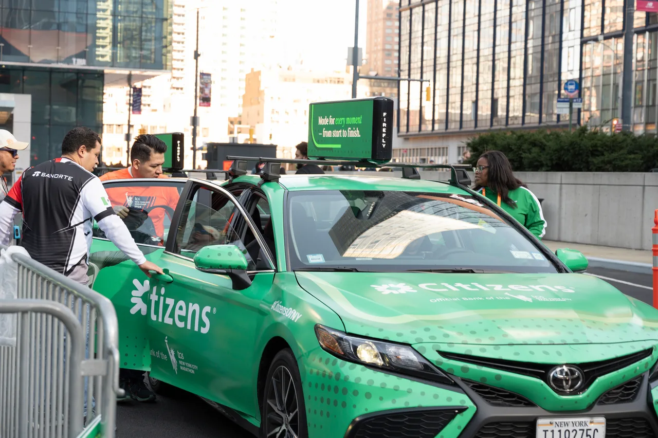 Digital screen carrying a Citizens campaign in New York