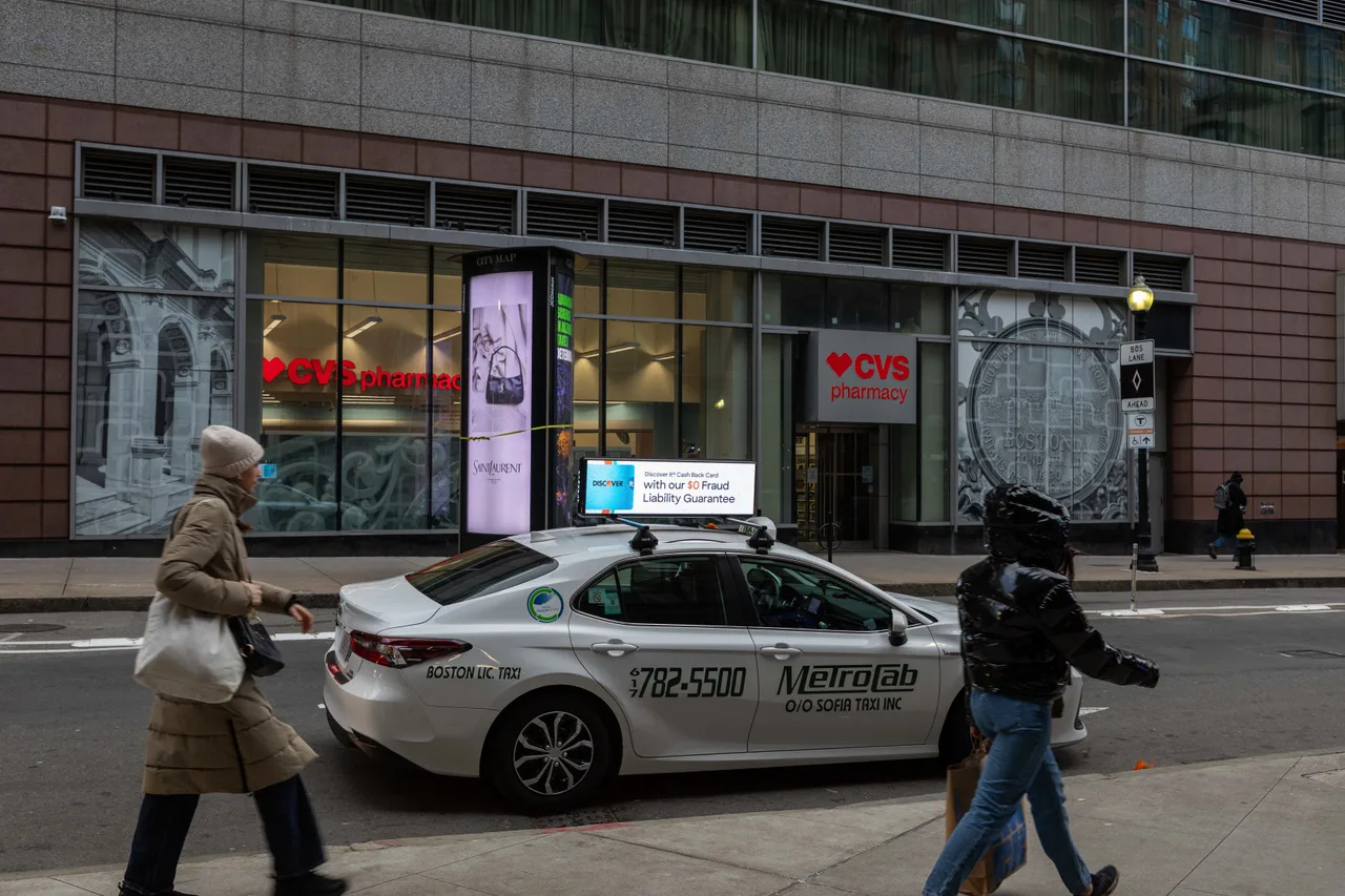 Digital screen carrying a Discover campaign in Boston