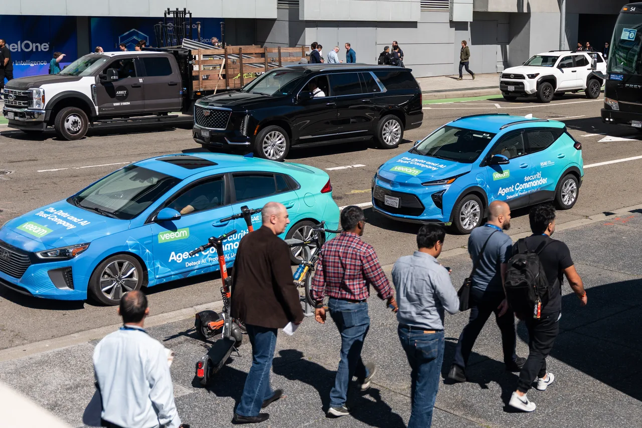 Vehicle wrap carrying a ModerneCommunications campaign in San Francisco