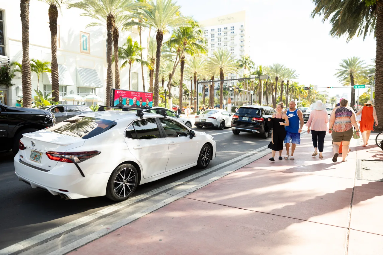Digital screen carrying a SBFood&Wine campaign in Miami