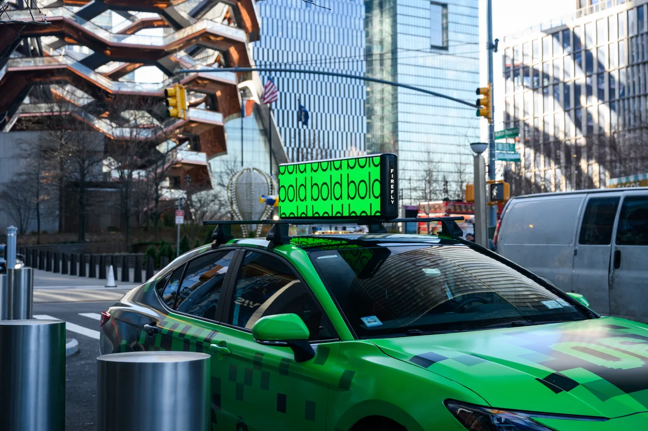 Digital screen carrying a Shopify campaign in New York