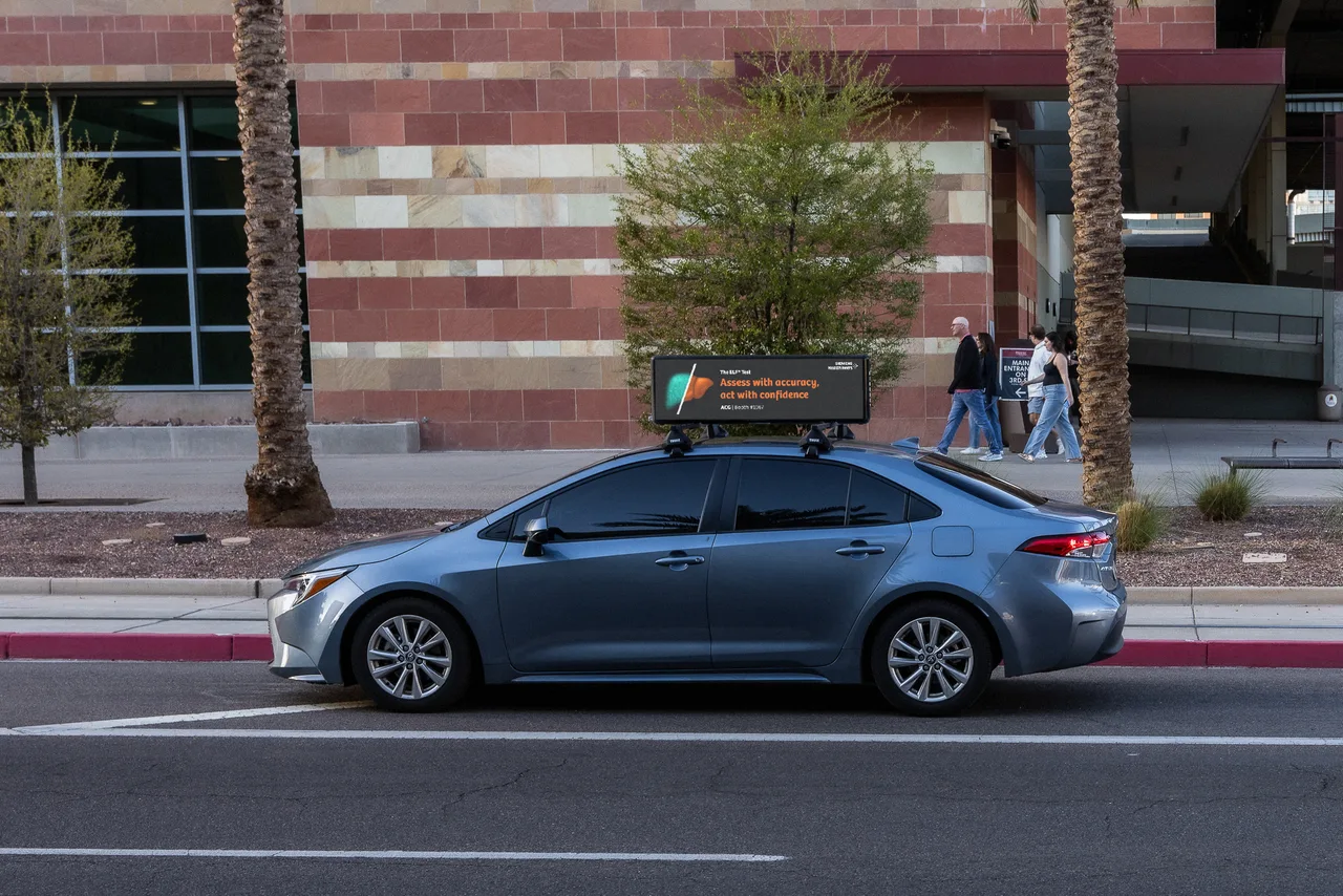 Digital screen carrying a SiemensHealthineers campaign in Phoenix