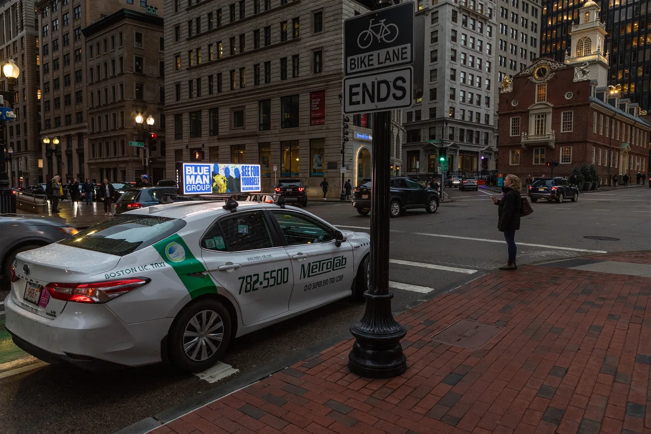 Digital screen carrying a BlueManGroup campaign in Boston