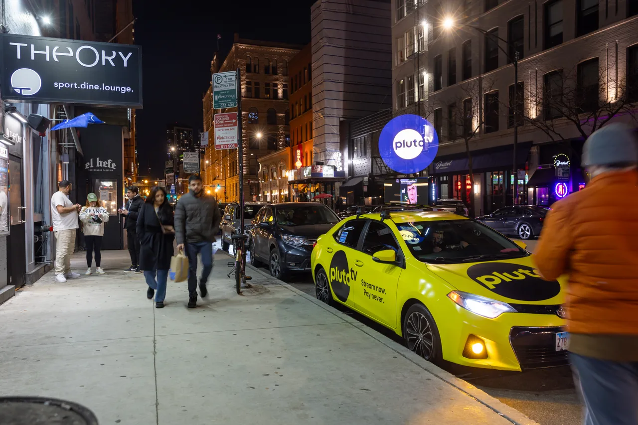 Hologram carrying a PlutoTv campaign in Chicago