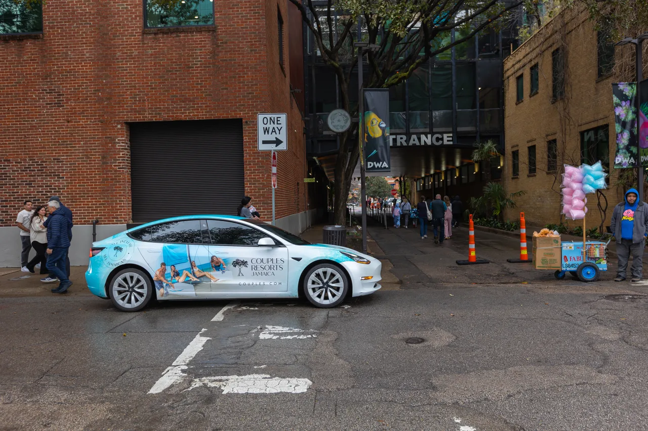 Digital screen carrying a CouplesResort campaign in Dallas