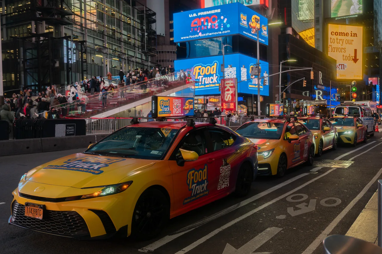 Food truck carrying a FoodTruck campaign in New York