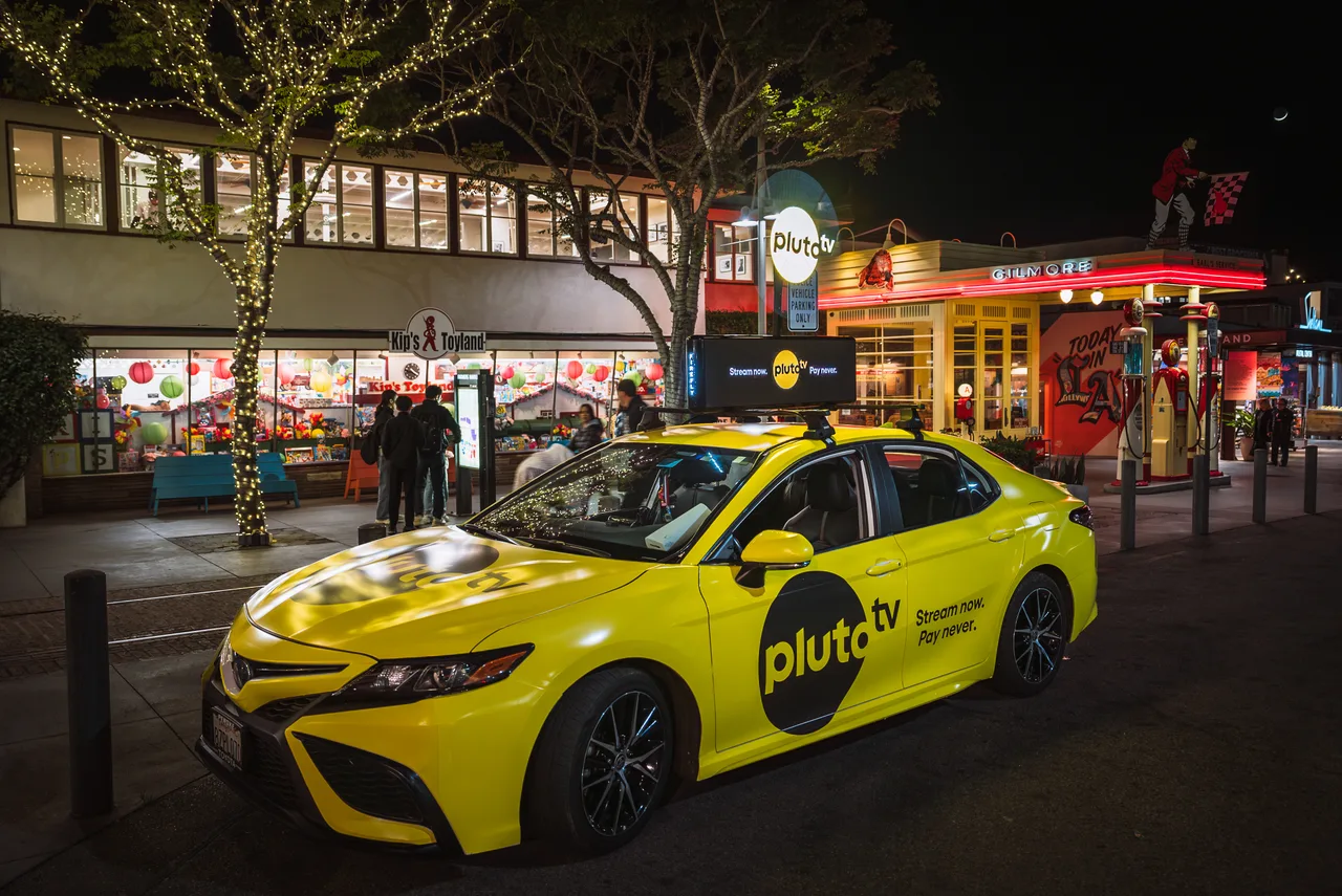 Hologram carrying a Plutotv campaign in Los Angeles