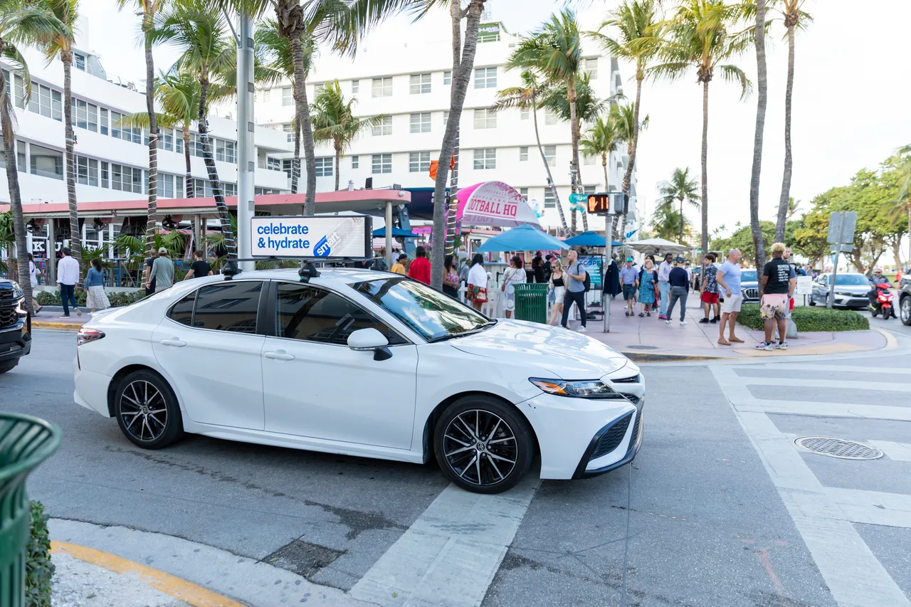 Smartwater campaign on a digital screen in Miami, 2024